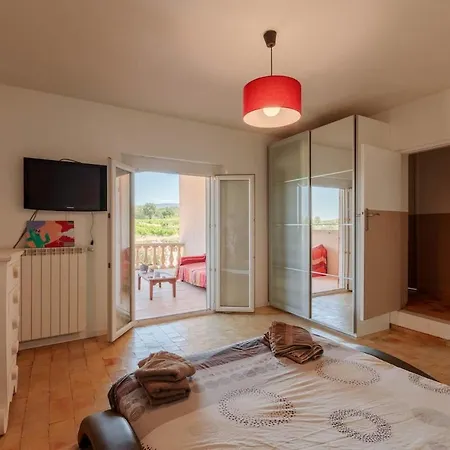 Villa Provencale Avec Piscine Trets